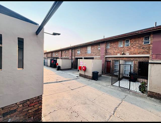3 BEDROOM DUPLEX FOR SALE IN SILVERTON
